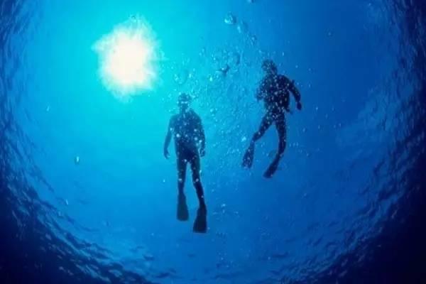 看图：WTI期货升至11月以来最高 亚丁湾发生油轮被袭事件